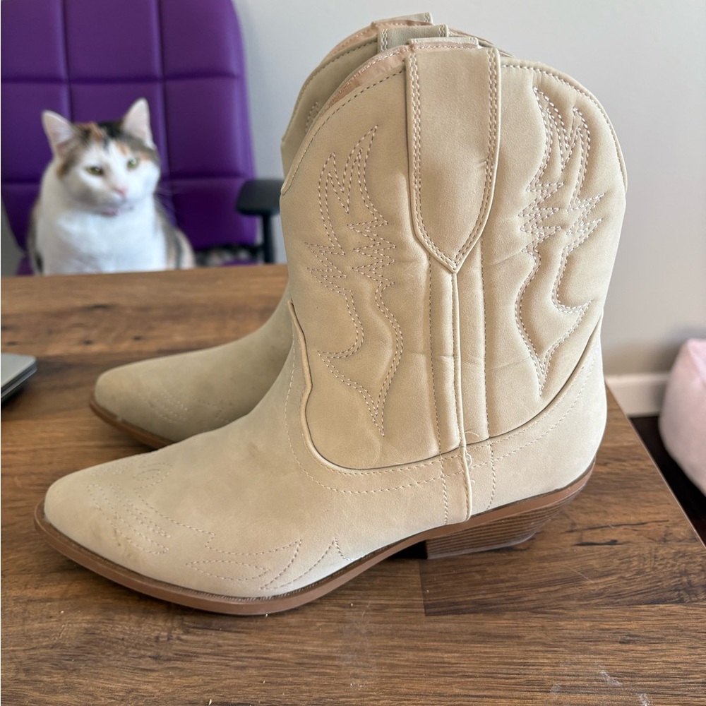 Tan Heeled Boots with Western Stitching